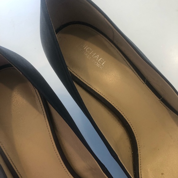 Michael Kors navy pumps 8 1/2 M. Good condition. Faux Saffiano textured. Classic - Picture 3 of 6